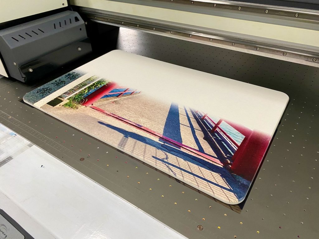 硅藻土地墊印刷過程-UV數位印刷機推薦